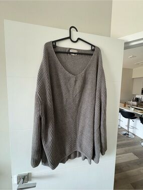 Urban Outfitters Grey V-Neck Ribbed Sweater